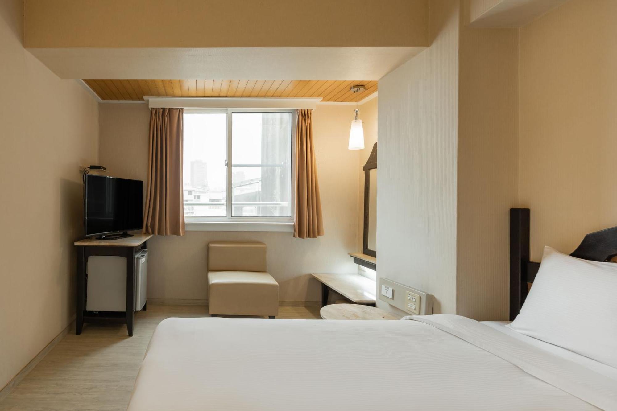 Kindness Hotel Weiwuying Kaohsiung Bilik gambar